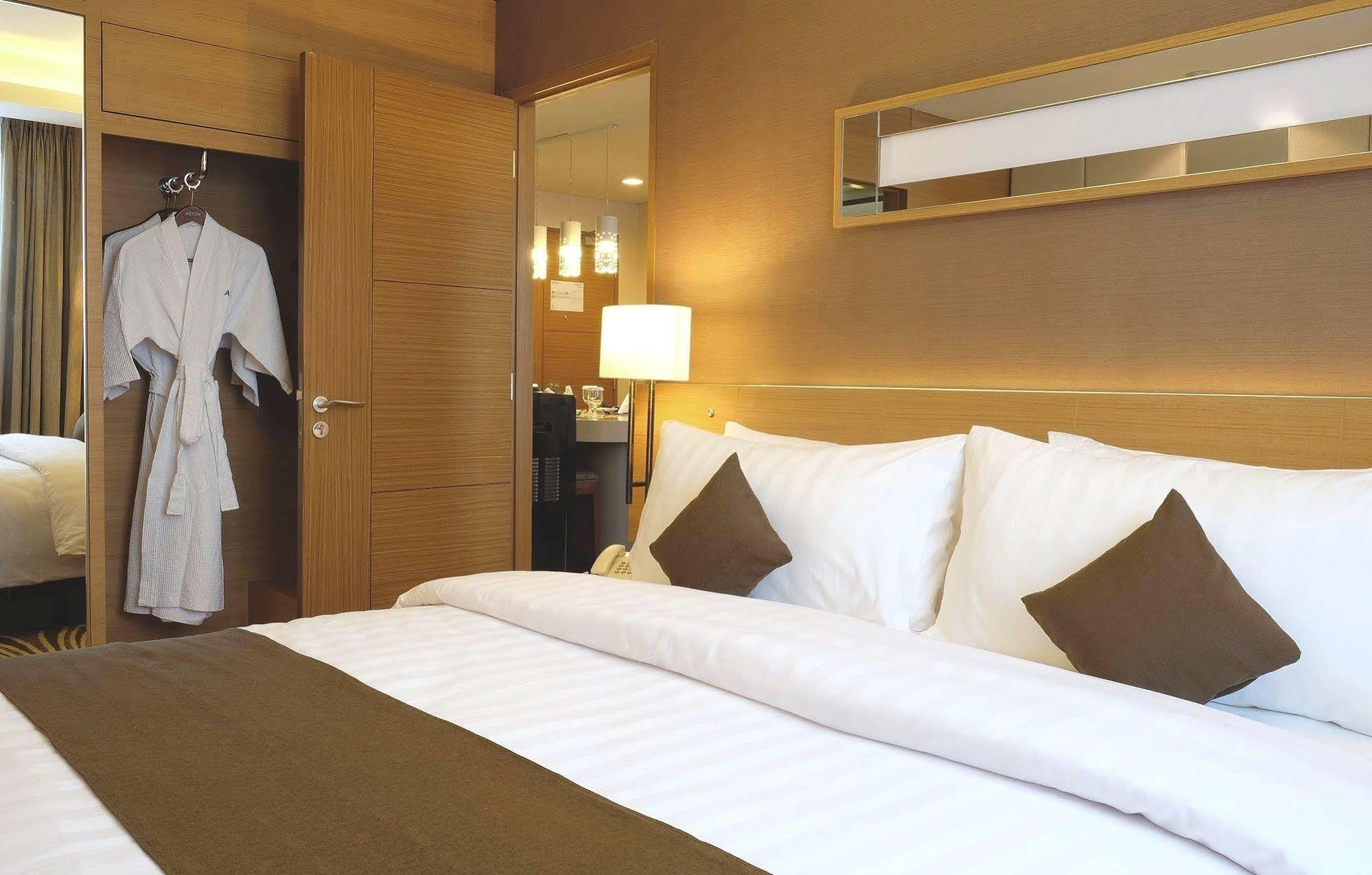 Aston Solo Hotel Екстер'єр фото